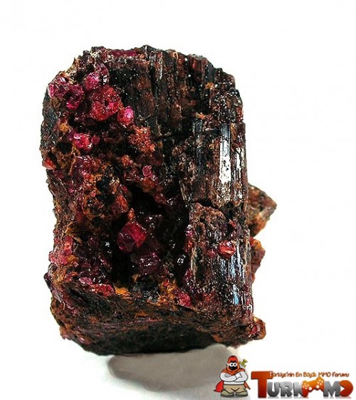 Painite-255206.jpg