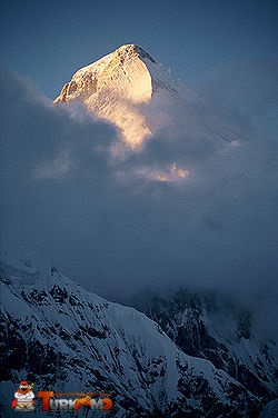 250px-Peak_of_Khan_Tengri_at_sunset.jpg