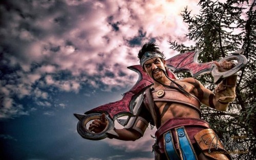 draven_cosplay___league_of_legends_by_leon_chiro_by_leonchirocosplayart-d8pudxc-1-640x401.jpg