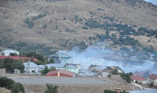 1-tunceli-nazimiye-de-catisma-1-sehit-2-polis-yarali.jpg