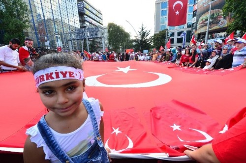 baskent-te-demokrasi-ve-sehitler-mitingi-coskusu.jpg