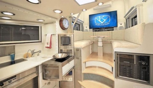kizi-rahat-etsin-diye-yuksek-teknolojili-karavan_x_42142_b.jpg