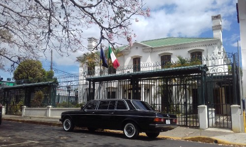 ITALIAN-EMBASSY-SAN-PEDRO-COSTA-RICA-LIMOUSINE.jpg