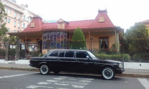 KEY-LARGO-BLUE-MARLIN-BAR-AND-MANSION.-SAN-JOSE-COSTA-RICA-LIMOUSINE.jpg