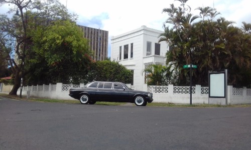 La-esquina-roja-de-Matute-Gomez-COSTA-RICA-LIMOUSINE.jpg