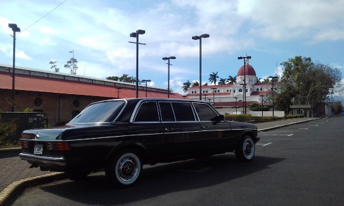 la-Iglesia-de-Santa-Teresita-del-Nino-Jesus-COSTA-RICA-LIMOUSINE.jpg