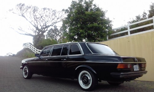 COSTA-RICA-PRIVATE-ESTATE-LIMOUSINE-SERVIVCE..jpg