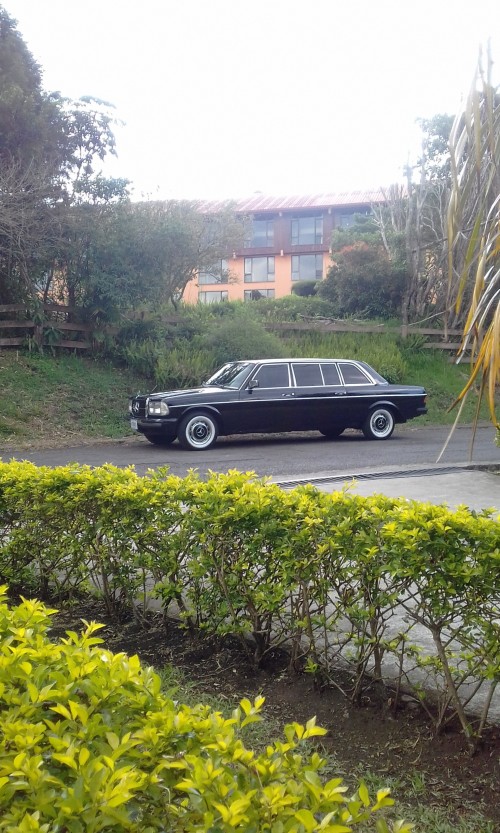 Hotel la Condesa in San Rafael de Heredia. COSTA RICA MERCEDES CLASSIC LIMO.