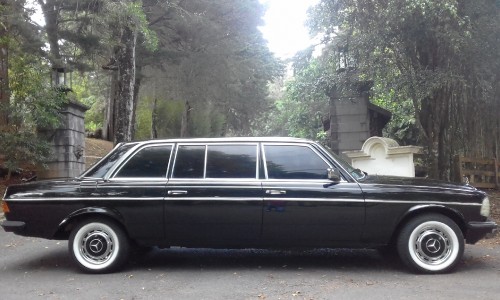 La entrada del Hotel La Condesa. COSTA RICA MERCEDES LIMOUSINE SERVICE.