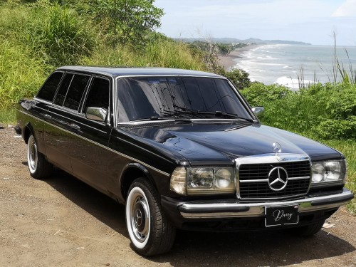 COSTA RICA HERMOSA SURFING BEACH. MERCEDES 300D LANG W123