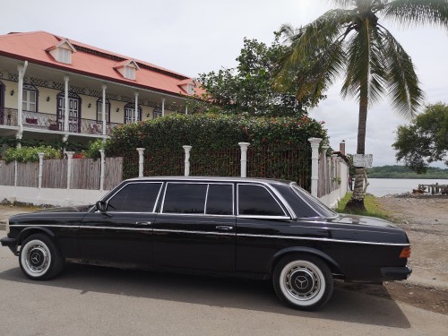 CASA FAIT Frente a la Plaza Victoria, Puntarenas. COSTA RICA W123 LANG 300D LIMOUSINE