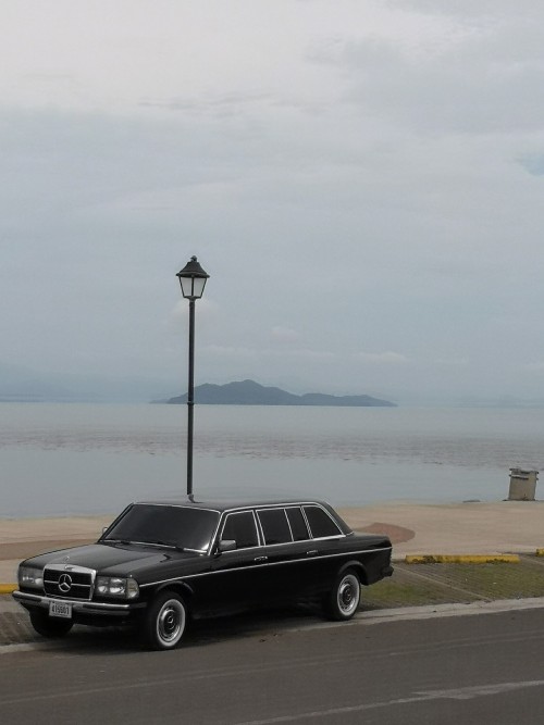 PLAYA-PUNTARENAS.-COSTA-RICA-W123-300D-MERCEDES-LANG-LIMOUSINE.jpg