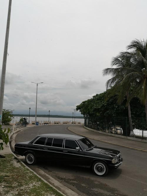 PUNTARENAS COSTA RICA Paseo de los Turistas. MERCEDES 300D W123 LIMOUSINE