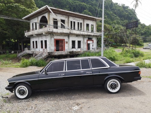 Estacin tren abandonada Puerto Caldera. COSTA RICA 300D LWB W123 LIMO