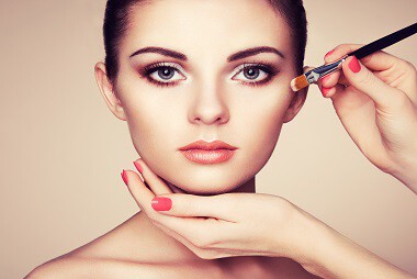 makeup-artist-applies-skintone-PNEDDPX.jpg