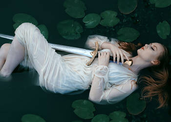 lady_of_the_lake_by_jennisjoberg_den2y8p-250t.jpg