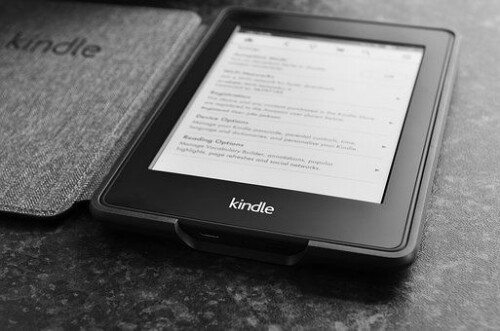 39e2cd1ec7fd27378072a604b752ef32.Kindle-support-homepage-kindle-black-white-picture.jpg