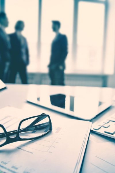 close-up-keyboard-glasses-with-executives-background1-p83y55chq6lausj9b7k5ummxg701lowgn9sercjib4.jpg