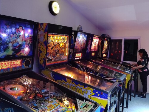 FIVE-PINBALL-MACHINES-COSTA-RICAS-CALL-CENTER.jpg