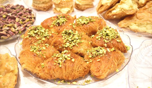 Pistahoney.co.uk is a renowned platform to get the best assorted Arabic sweets. We offer excellent services for Arabic Sweets Delivery with a wide range of sweets, including Baladi fresh cream, baklava, maamoul, and dates products. Check out our site for more details.