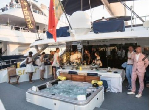 Luxury Caribbean Boat Charters is an online platform that brings to you yacht for a corporate get-together, New Year Party, Christmas Party celebrations in Bahamas. Visit our website to get an amazing deal.

https://luxurycaribbeanboatcharters.com/christmas-and-new-year-yacht-rental-in-bahamas-2021-2022/