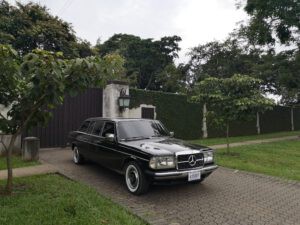 COSTA-RICA-PRIVATE-ESTATE.-MERCEDES-W123-LIMOUSINE-300D-LWB-LANG59d7fce2620288be.jpg