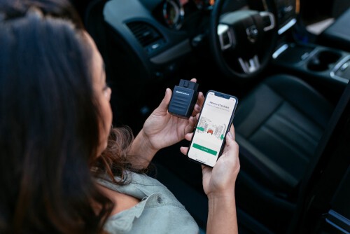 vivint-car-guard-woman-app.jpg