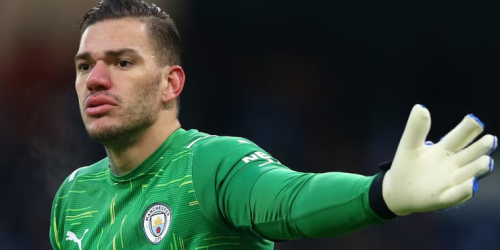 Ederson-playing-for-Manchester-City.png