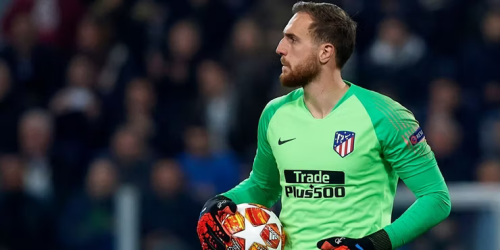 Oblak-holding-a-football.png