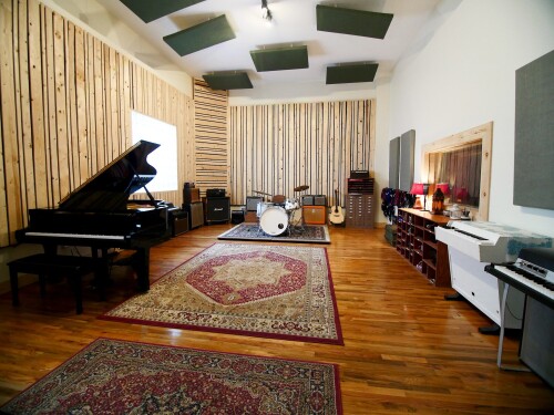Seeking a top-notch recording studio in NYC? Riftstudiosnyc.com is here to help you. With years of experience and a team of world-class engineers, we can help you take your music to the next level. For further info, visit our site.

https://www.riftstudiosnyc.com/gear/