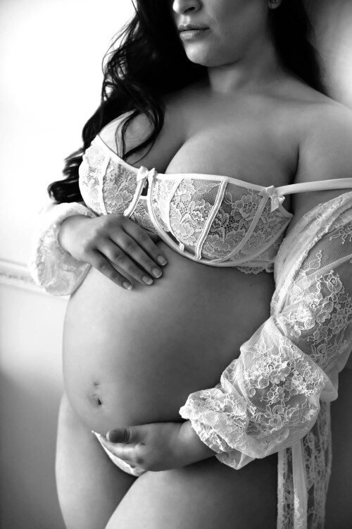 Alessiopettiphotography.com is a renowned photo studio that offers an excellent range of services for maternity photoshoot services in Melbourne. Visit our website to know more.
https://alessiopettiphotography.com/maternity/
