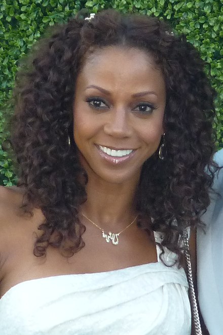 Holly_Robinson_Peete_in_July_2010.jpg