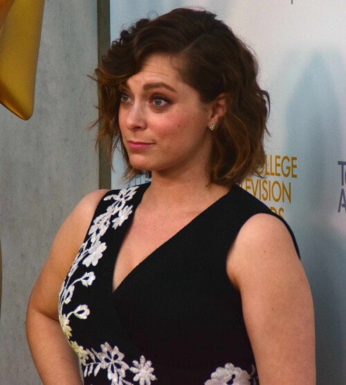800px-Rachel_Bloom_at_37th_College_Television_Awards-adj.jpg