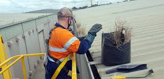 The-Best-Commercial-Gutter-Cleaner-Near-Me.jpg