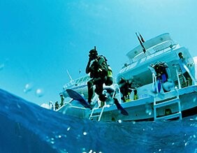 Boat-Diving.jpg