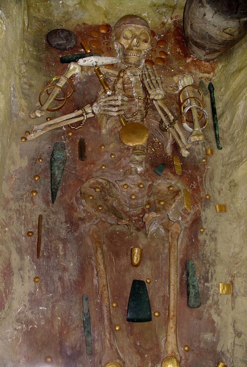 1280px-Or_de_Varna_-_Necropole.jpg