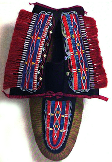 220px-Huron_Moccasin.png