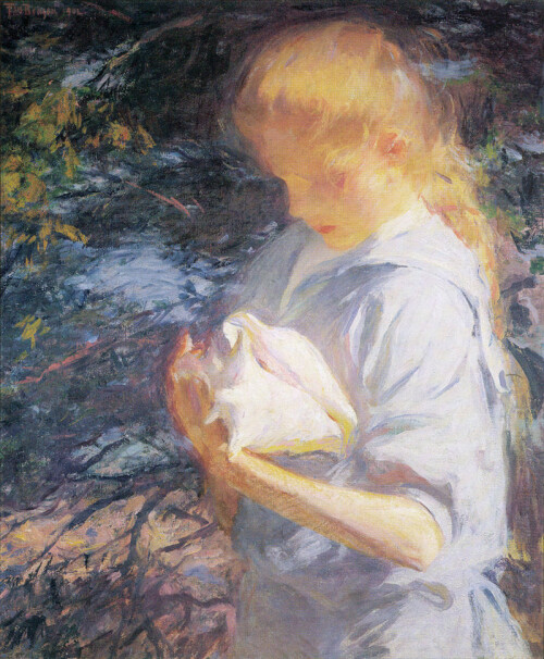 Eleanor_Holding_a_Shell.jpg