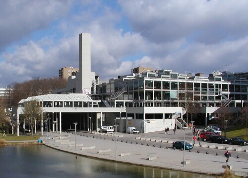Stuttgart_Universitat_Campus_Vaihingen_Mensa_2007_by-RaBoe_02.jpg