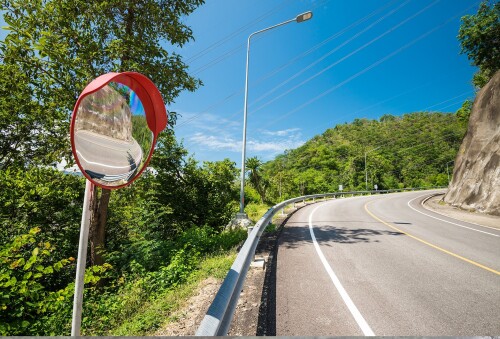 637f16c6ff31658f24bbf50a_626a828bb67408486d8e7ee9_Convex20Traffic20Mirror.jpg