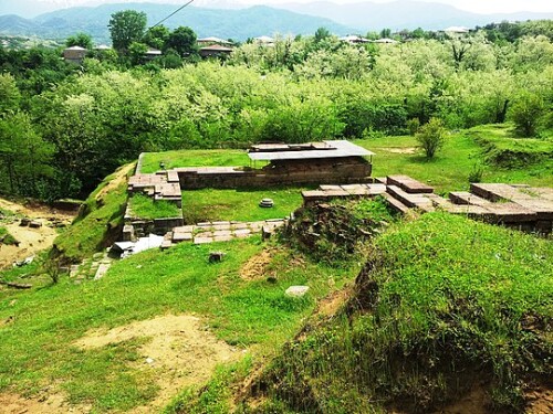 Vani._Ruins_of_ancient_settlement.jpg