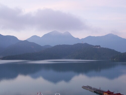 Sun_Moon_Lake.jpg