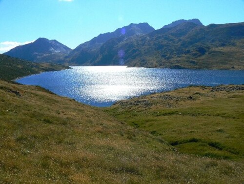 Lake_of_Lanoux_Pyrenees-Orientales.jpg