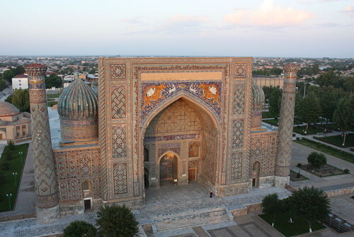 Samarkand_Registan_Sher_Dor_Medressa_6237690265.jpg
