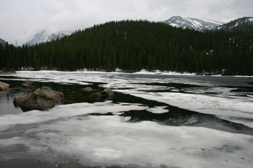 2560px-Bearlakeinspring2.jpg