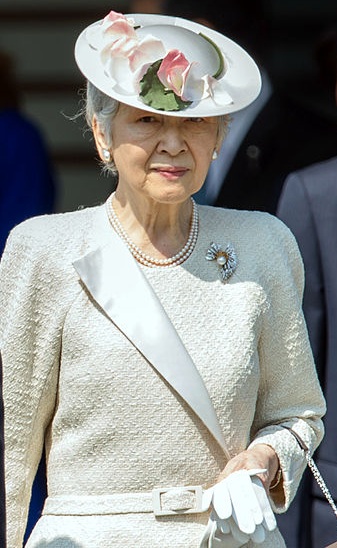 Empress_Michiko_cropped_20140424.jpg