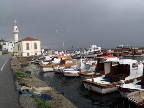 2560px-The_Fisherman_Harbour_of_Kilitbahir_-_panoramio.jpg