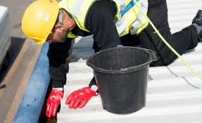 The-Best-Commercial-Gutter-Cleaner-Near-Me.jpg