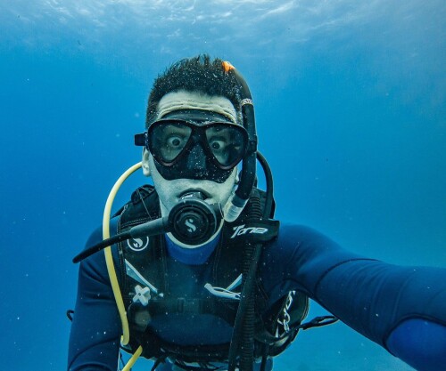 prescription-diving-mask-d7fa2b5f.jpg